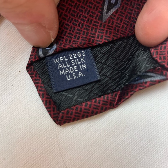 Shore and singer Nordstrom’s tie - Picture 3 of 4